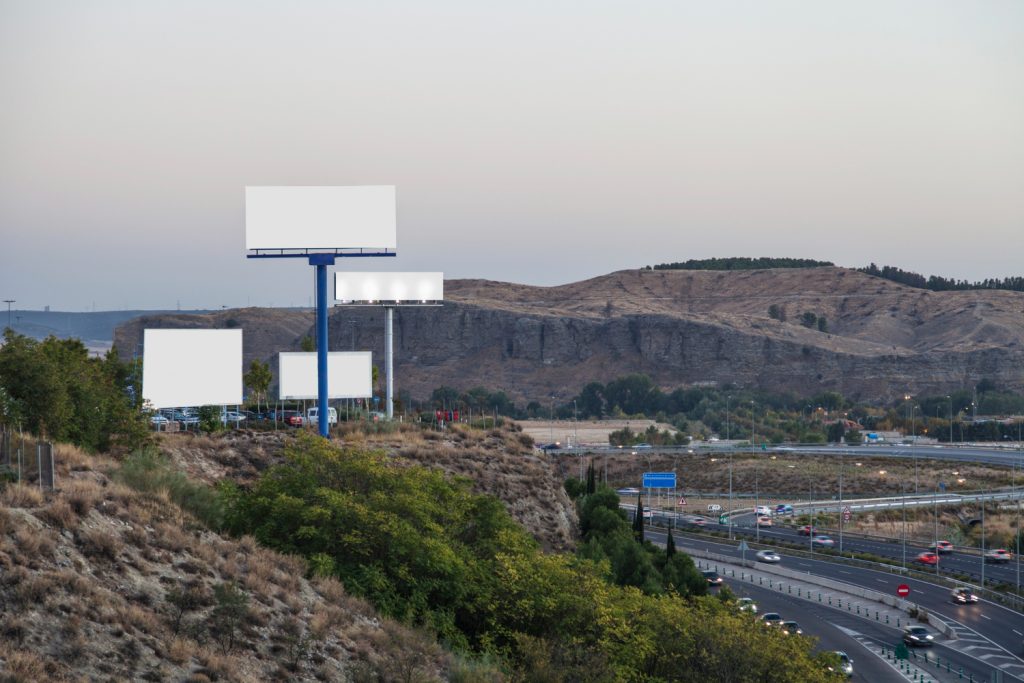 Beyond the Cornfields: Why Outdoor Advertising in Iowa is a Marketing Powerhouse